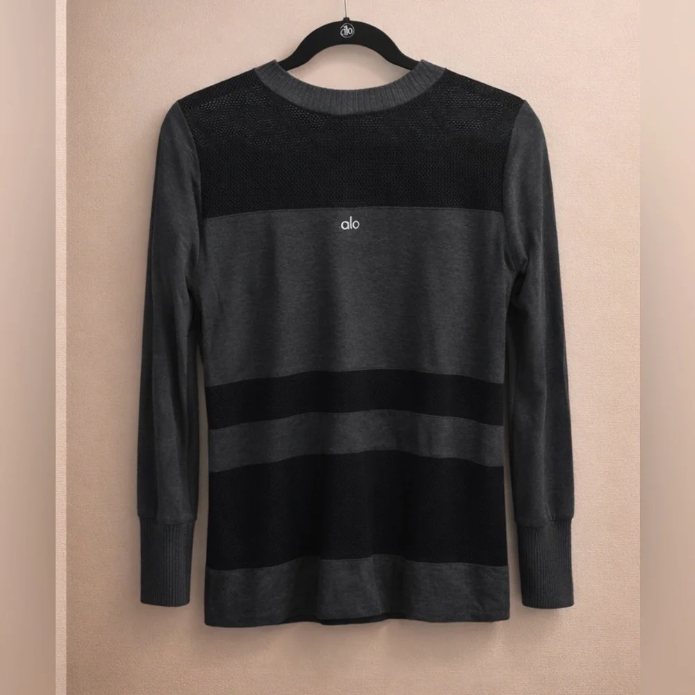 ALO Yoga Long Sleeve Crewneck Tee in Charcoal and Black